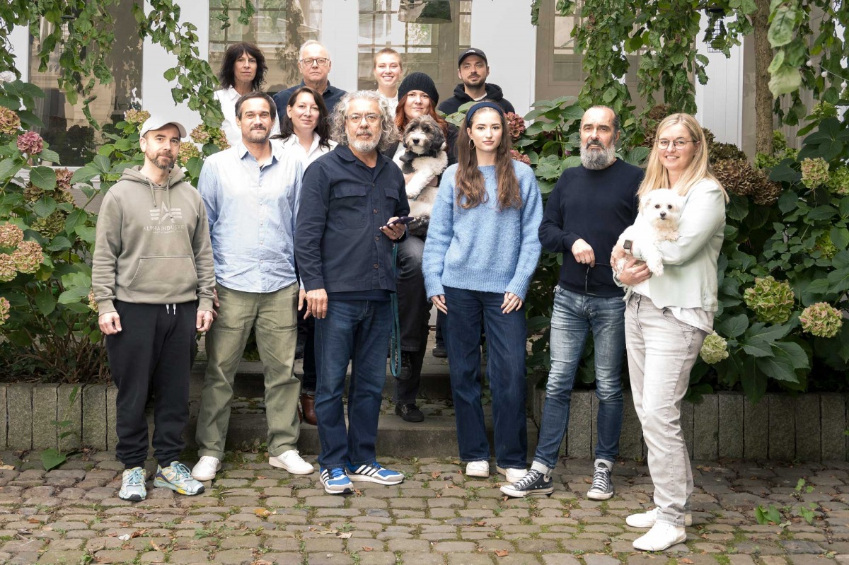 Gruppenbild Team der Kreativ- und Designagentur wppt in der Treppenstraße in Wuppertal