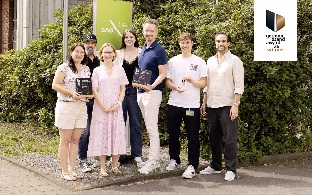 Award-Übergabe mit dem SAG-Marketing-Team und dem wppt-Agenturteam. V. l: Kinga Kolender, Rob Fährmann (beide wppt), Britta Schneckener, Leonie Schulz, Daniel Schulten, Tom Seifer (SAG) und Marc Freudenhammer (wppt)